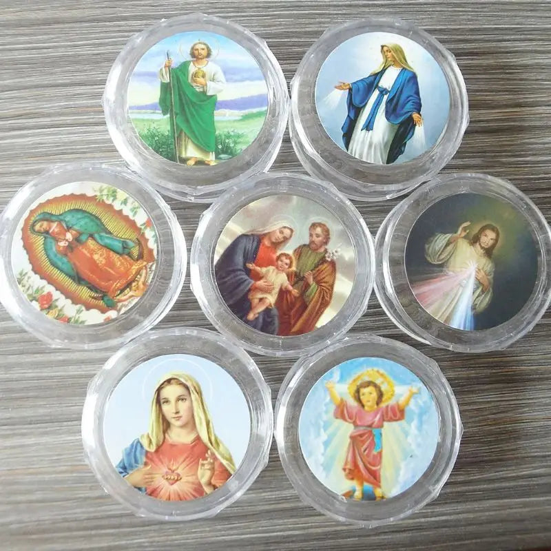 10 boites de rangement en plastique de 6cm avec l'image de la sainte famille
