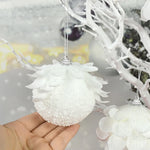 Boules de Noël catholique en Mousse Blanche avec Plumes - 8 cm - Vignette | La Paroissienne