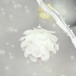 Boules de Noël catholique en Mousse Blanche avec Plumes - 8 cm - Vignette | La Paroissienne