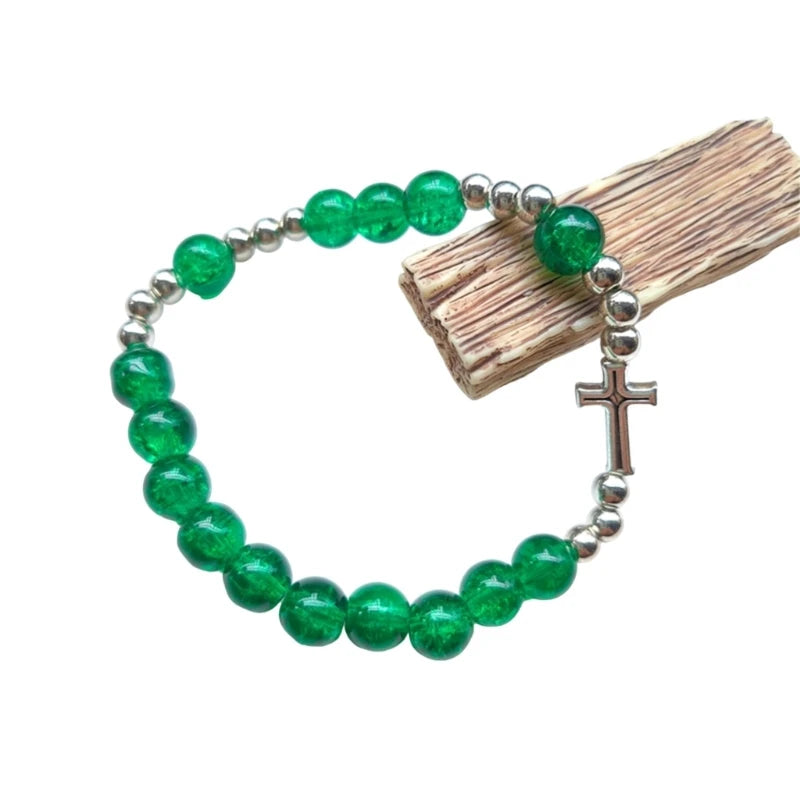 bracelet elastic vert et argenté avec croix